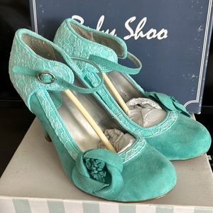 ModCloth Ruby Shoo Anna Court Shoes. Turquoise Lace unique vintage inspired pump